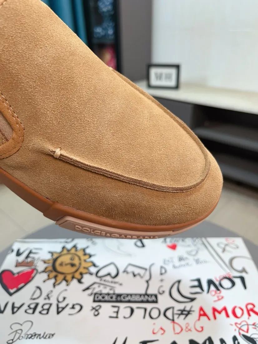 Men's shoes 💰440🌹🌹"Dolce & Gabbana DG" original imported first-layer cowhide ➕ sheepskin lining, light on the foot, comfortable, versatile, original special outsole 🔥favored by trendy men, welcome to compare quality 🔥exquisite luxury, super A level! Version comparison, no difference at all! Code number 38-46